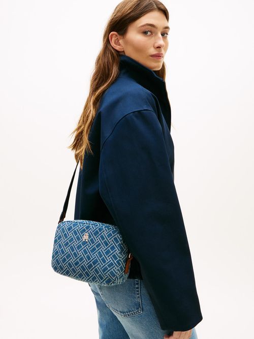 Bolso-cruzado-denim-con-monograma-TH