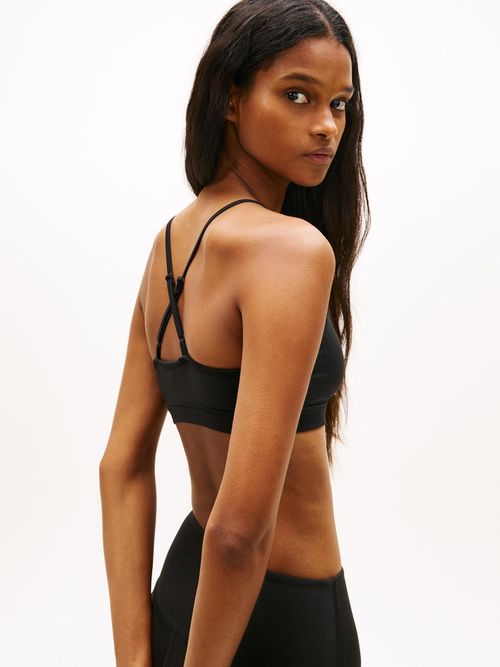 Bralette-Athleisure-con-logo-metalizado