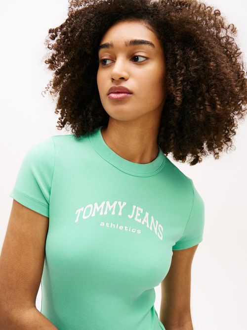 Camiseta-slim-de-cuello-redondo-con-logo