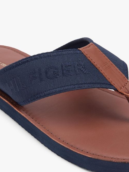 Chancletas-con-logo-en-jacquard