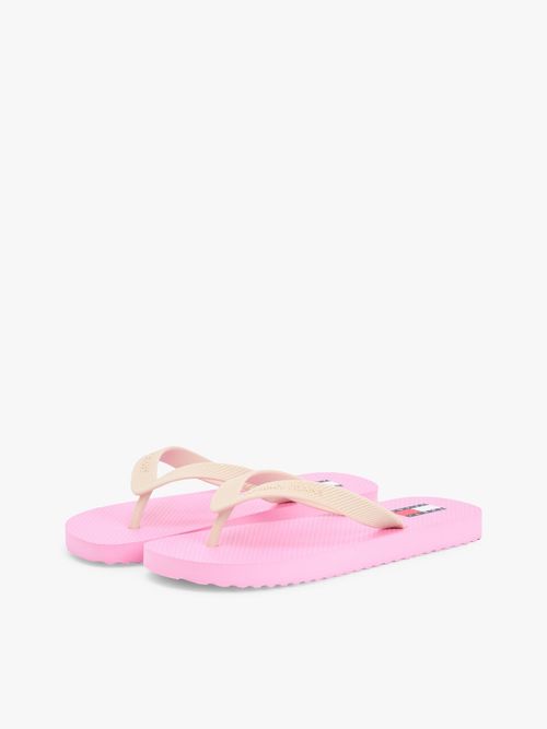 Chancletas-con-logo-en-relieve-y-suela-dentada