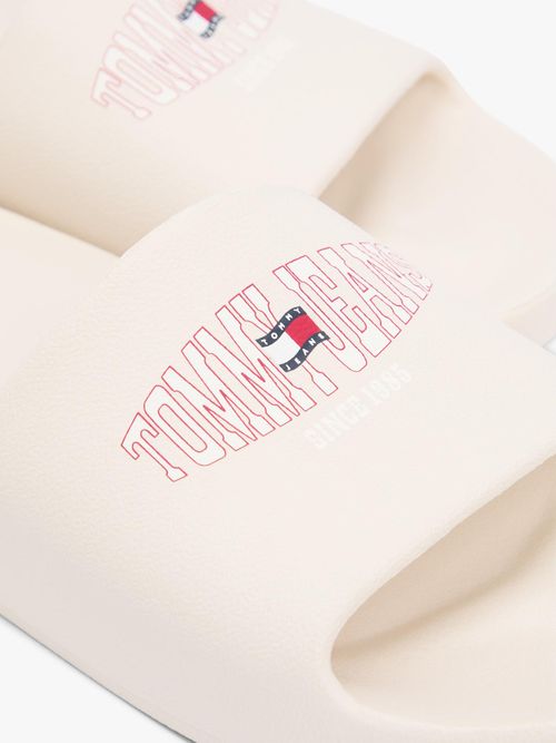 Chancletas-con-logo-ondulado