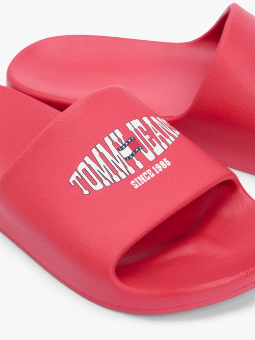 Chancletas-con-logo-ondulado