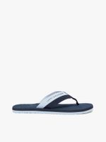 Chancletas-con-logos-en-bajo-relieve