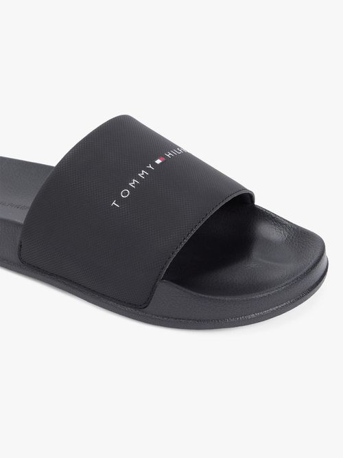 Chancletas-texturizadas-con-logo
