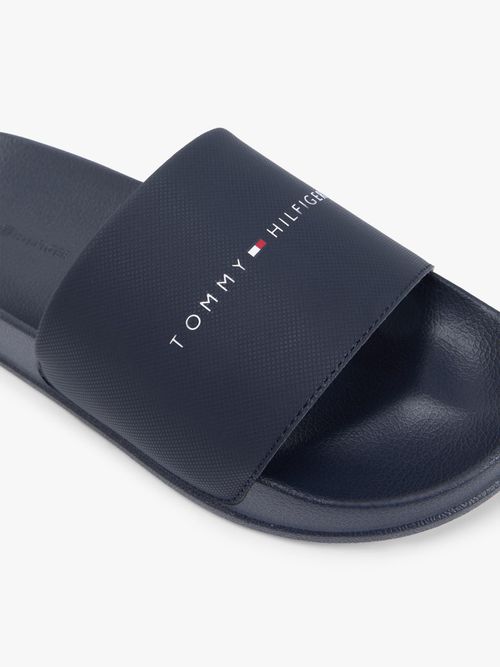 Chancletas-texturizadas-con-logo