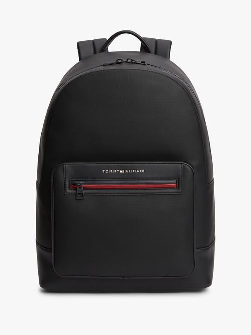 Mochila-texturizada-con-logo-metalico