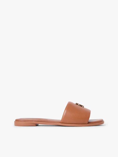 Mules-de-Cuero-con-monograma-TH