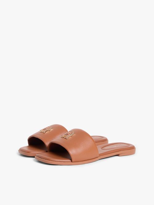 Mules-de-Cuero-con-monograma-TH