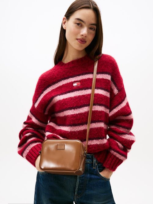 Bolso-con-insignia-con-logo-brillante