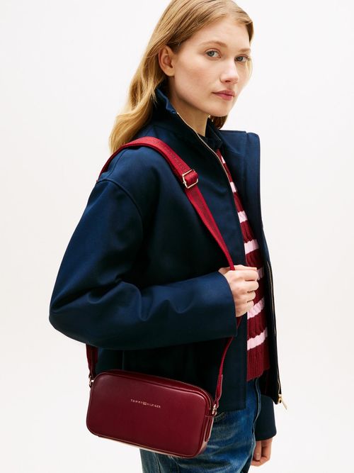 Bolso-cruzado-Essential-con-logo-en-bajo-relieve