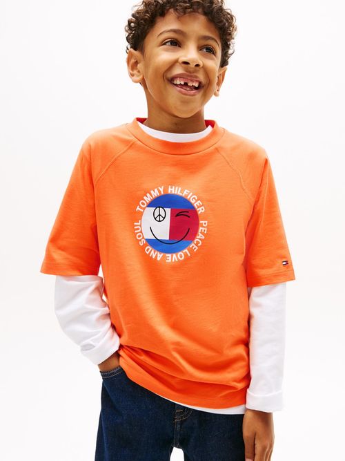Camiseta-con-logo-grafico