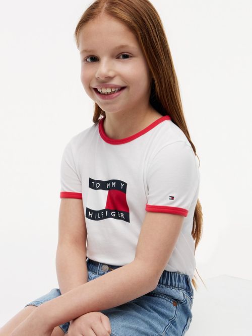 Camiseta-ringer-con-logo-ondeante