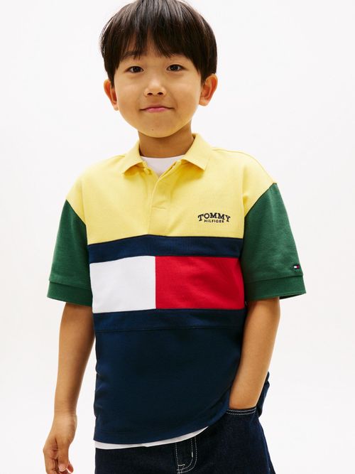Polo-con-diseño-colorblock-con-logo-monotipo