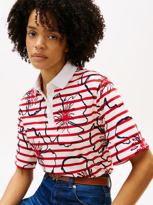 Polo-de-corte-amplio-con-estampado-floral