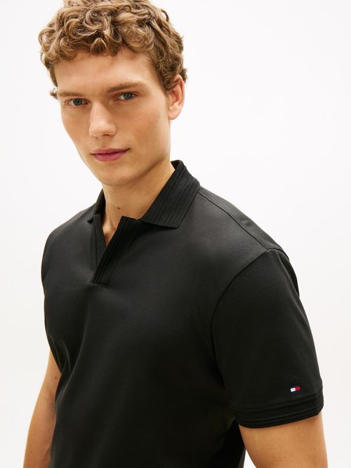 Polo-de-corte-regular-y-punto-interlock