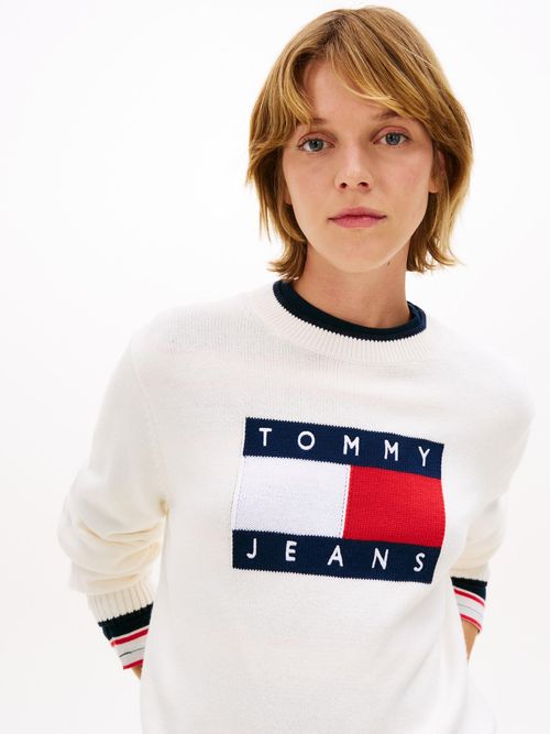 Sueter-amplio-ribeteado-con-logo-en-intarsia