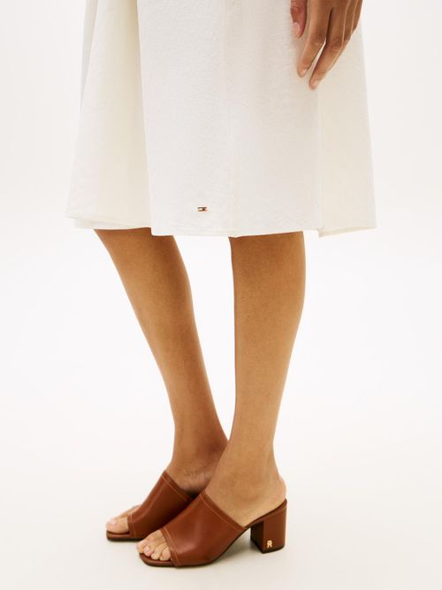 Vestido-midi-de-lino-con-cinturon-y-nudo